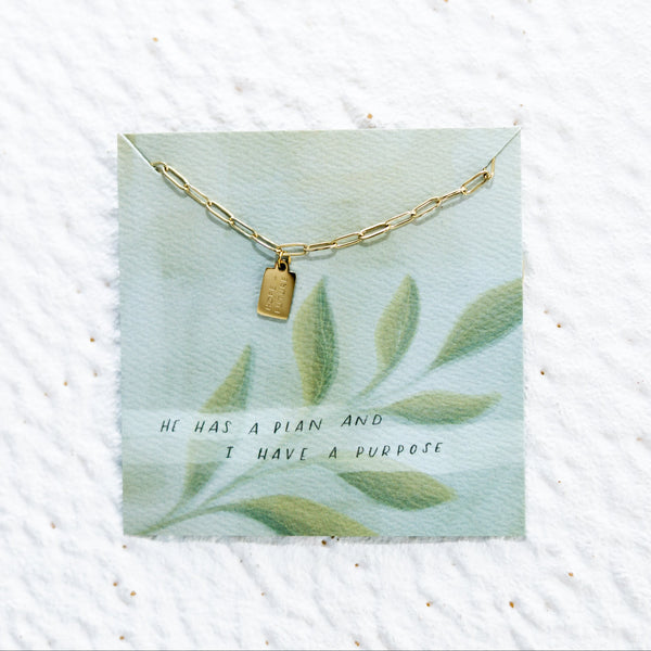 paperchain link necklace with pendant that says Hope and future.